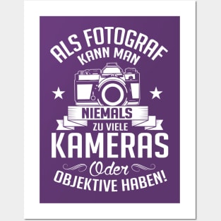 Als Fotograf kann man niemals zu viele Kameras haben (white) Posters and Art